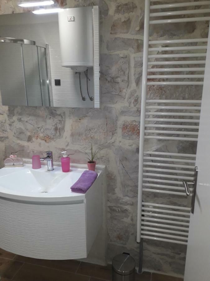 Apartment Karla SNB Lozovac Dış mekan fotoğraf